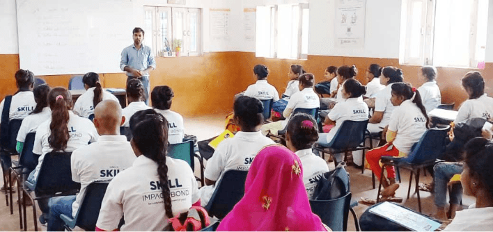 Illustration of a male trainer conducting a classroom session for students