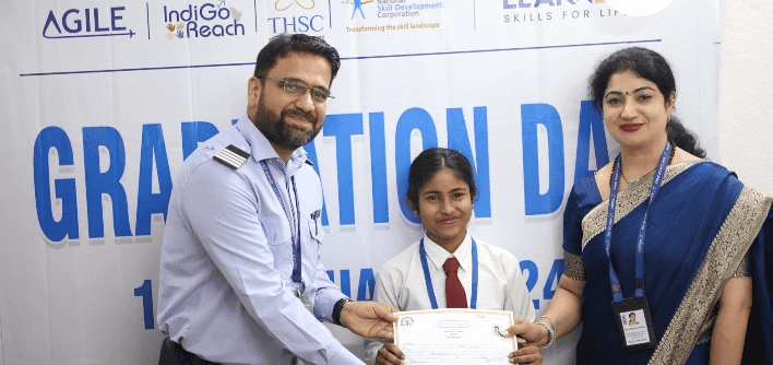 Illustration of a trainer conducting a classroom session for students at Agile CSR